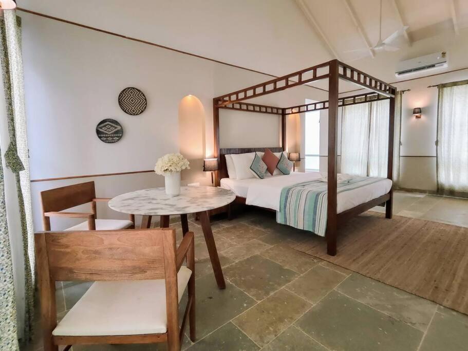 Barcelona Villas At Love Story Siolim- 3Bhk Private Pool Villas Exteriör bild