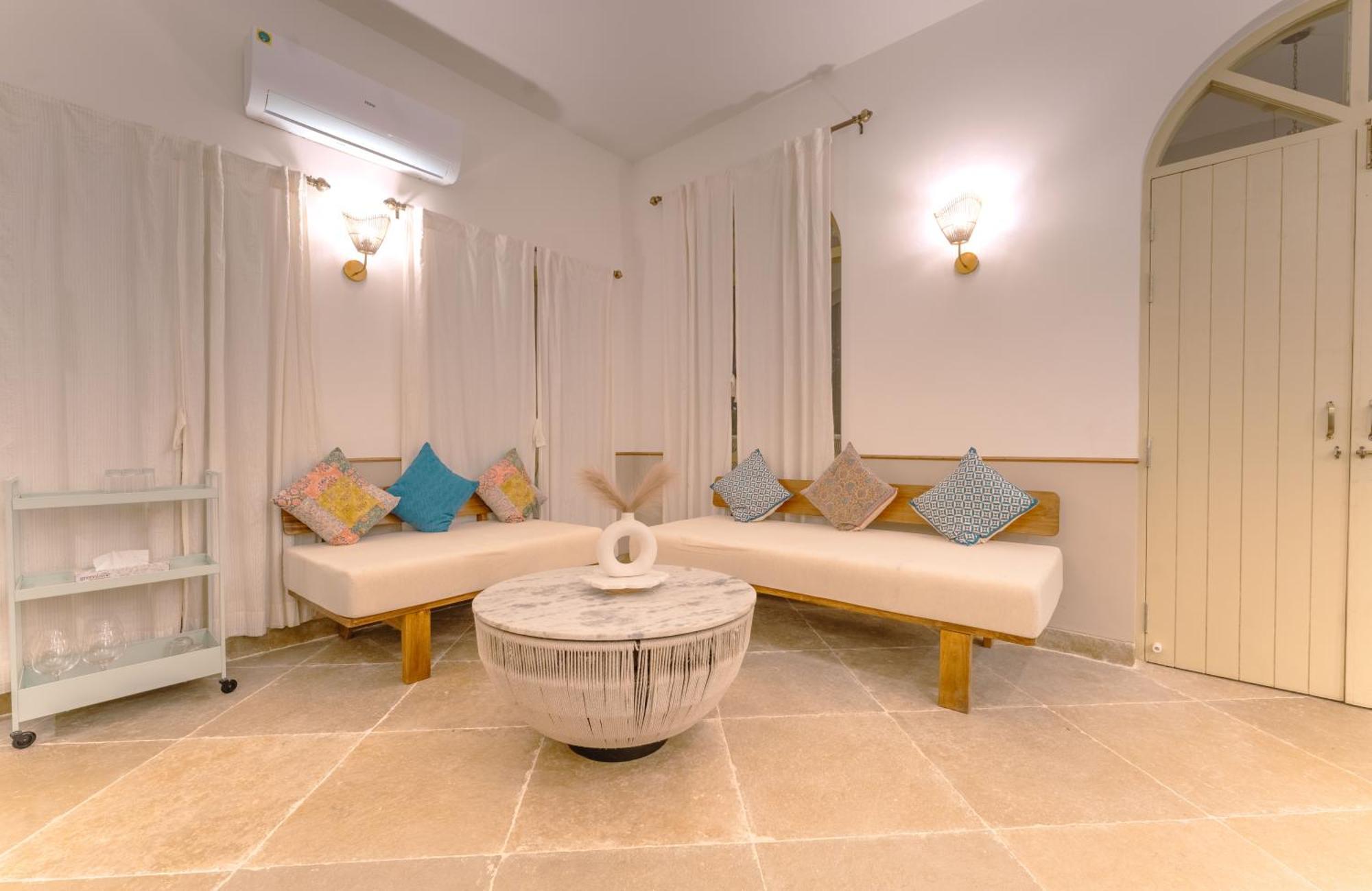 Barcelona Villas At Love Story Siolim- 3Bhk Private Pool Villas Exteriör bild