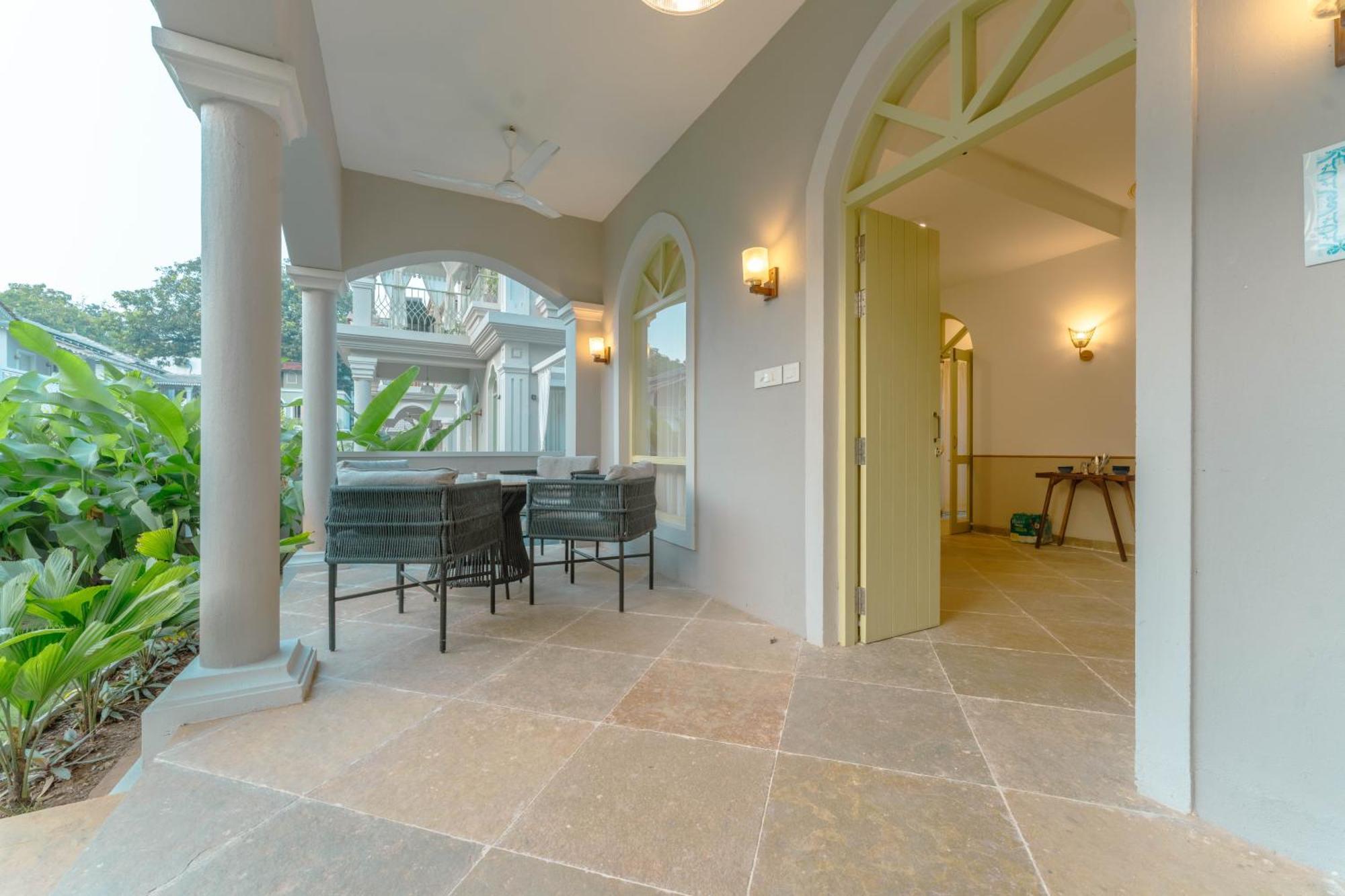 Barcelona Villas At Love Story Siolim- 3Bhk Private Pool Villas Exteriör bild